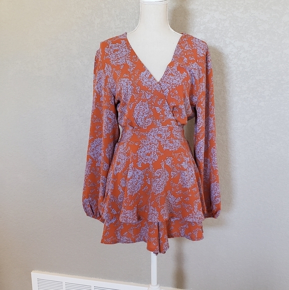 No  brand flora print deep v Neck shirt romper size Medium - Picture 3 of 12